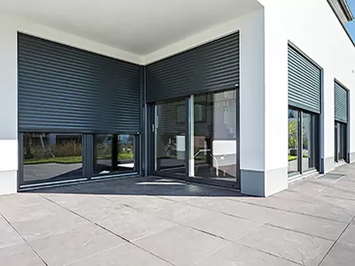 Aufsatzrollladen an modernen Häusern bei Rosenkranz