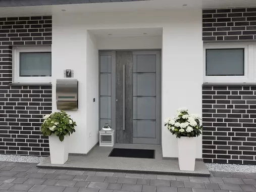 Grau Kompotherm Haustür in Beton-Optik aus Keramik